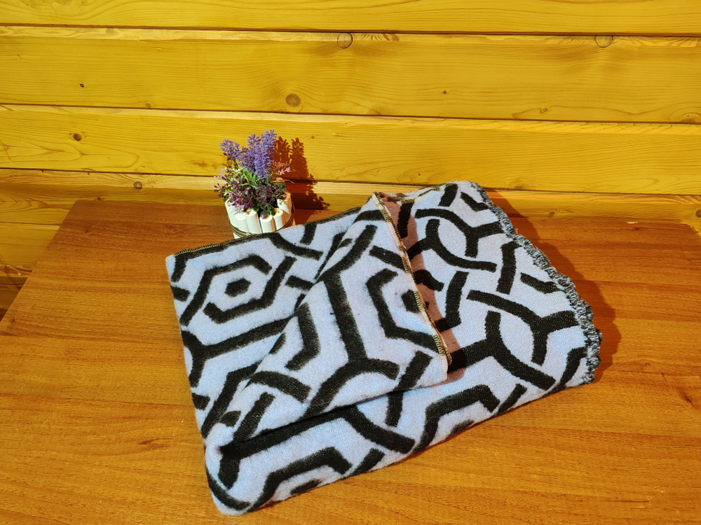 Одеяло жаккардовое полушерстяное