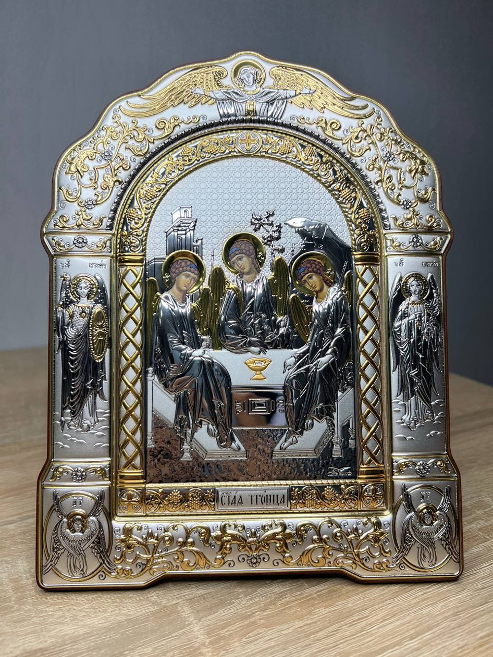 Св. Троица, икона арочная с рамкой, красное дерево 167х228