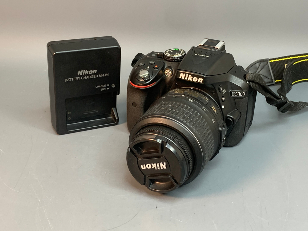 Nikon D5300 Kit 18-55mm 57.176 кадров