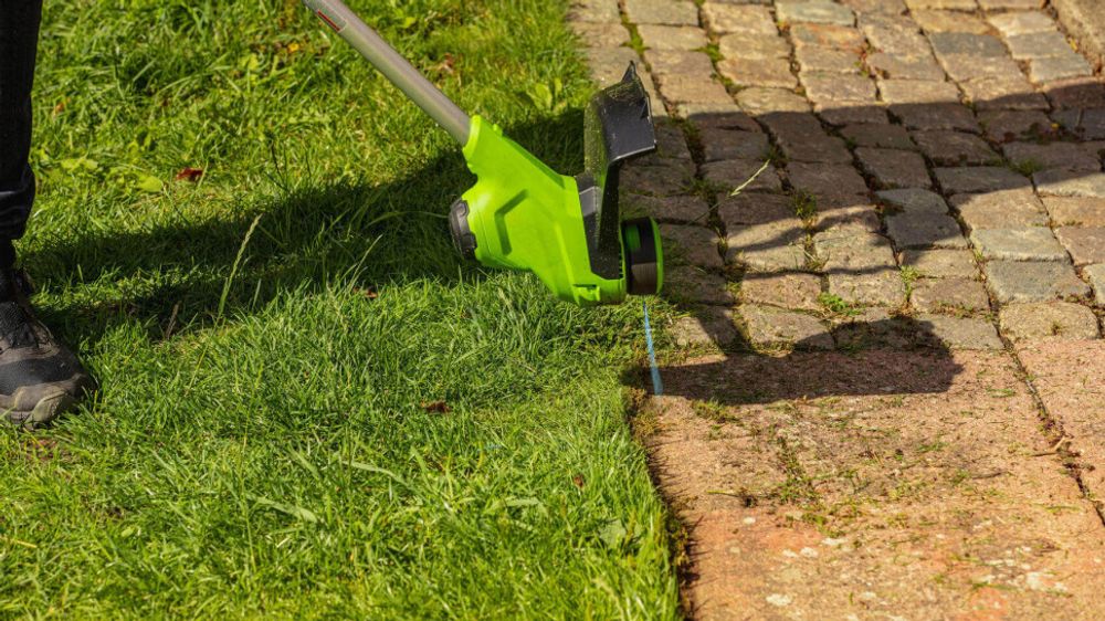 Аккумуляторный триммер Greenworks G24LT28K2, 24v, (2107107UB), 28 см, АКБ 4 А·ч и ЗУ