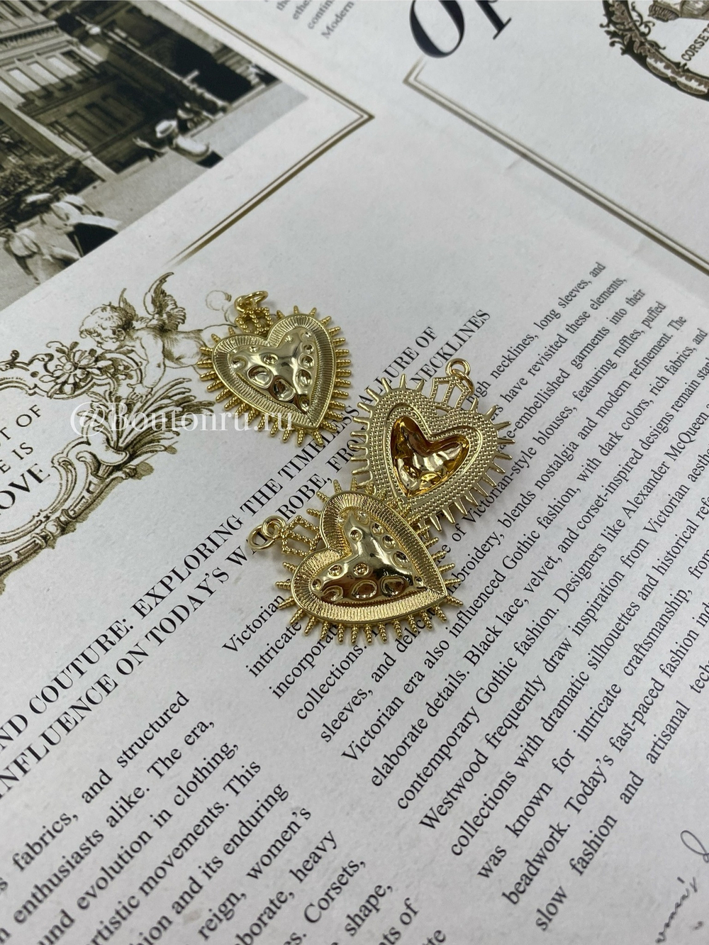 Подвеска "Сердце с шипами" золотистое мятое