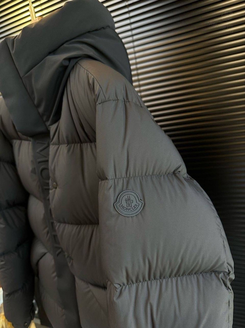 Пуховик Moncler