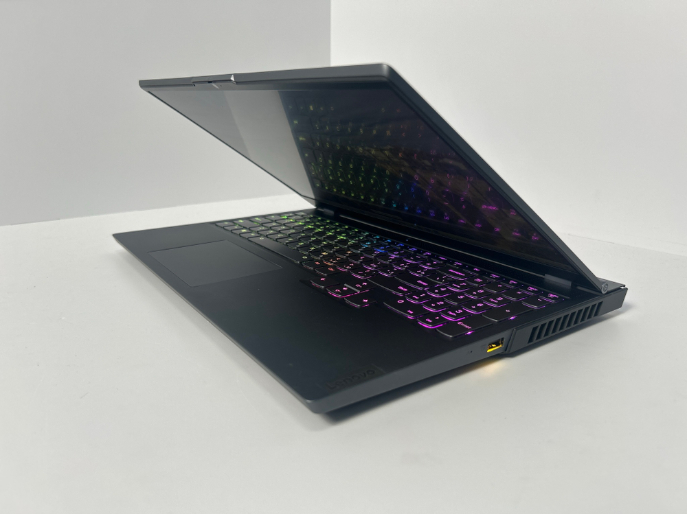 Ноутбук Lenovo Legion 7-15IMH05 (81YT005DRU) 15.6"/Intel Core i7-10750H/RAM 16GB/SSD 512GB/nVidia GeForce RTX 2060 6GB/1920*1080/IPS 144Hz/Windows 11/Подсветка кл-ры: RGB/Серый. Состояние: Уценка/повреждена декоративная решётка вентиляции/скол