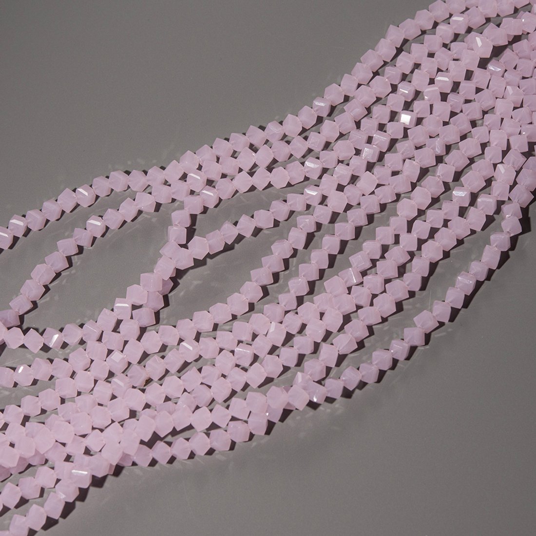 Хрустальные бусины, оттенок "Розовый опал", 5мм, куб с гранями