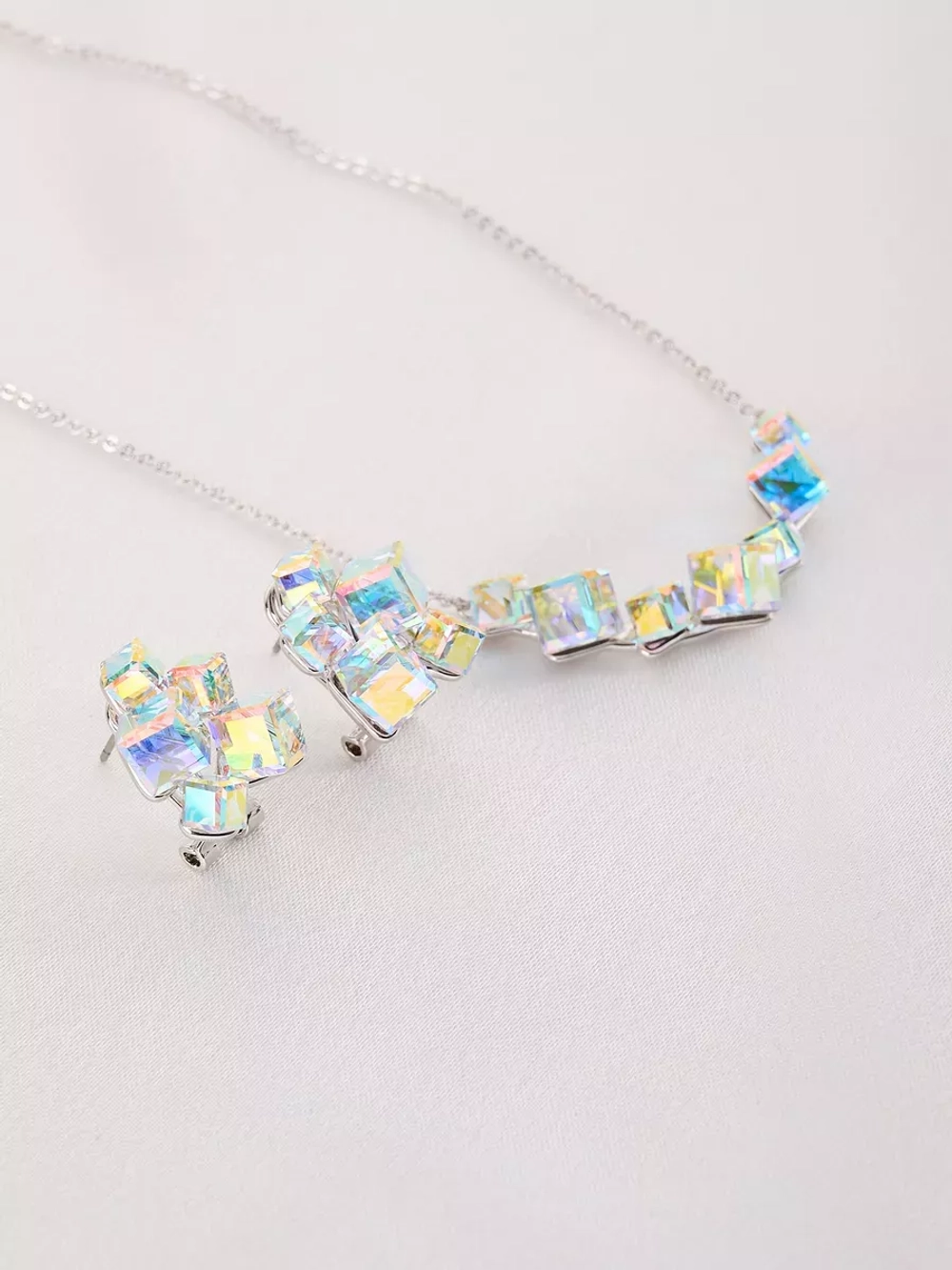 Серьги гроздья Мираж с кубиками-хамелеонами Swarovski