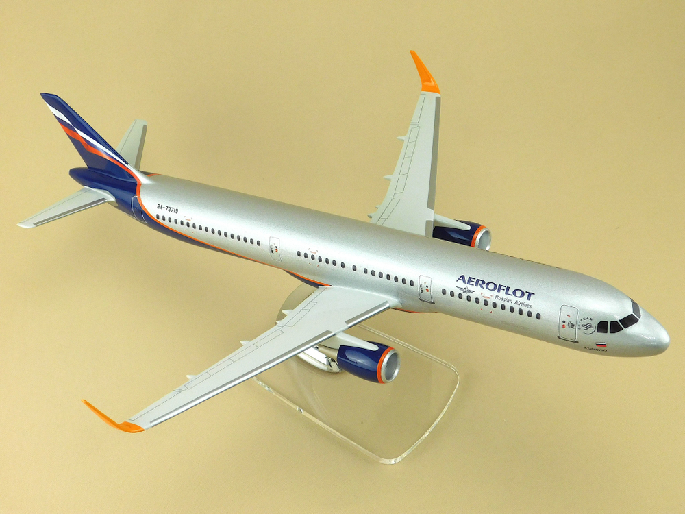 Модель самолета Airbus A321 (М1:100, Аэрофлот,RA-73719, А.Тарковский)
