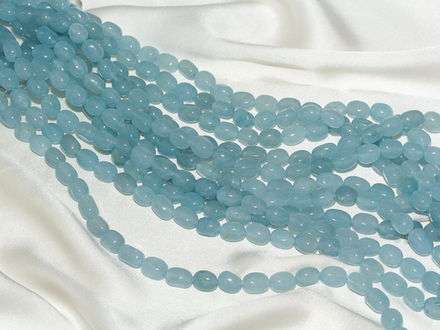 Нить бусин из тонированного кварца 7,5-9мм (галтовка)