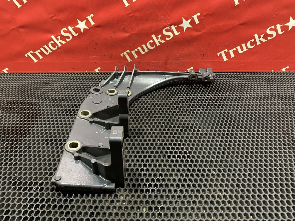 Кронштейн подножки левый 2021г