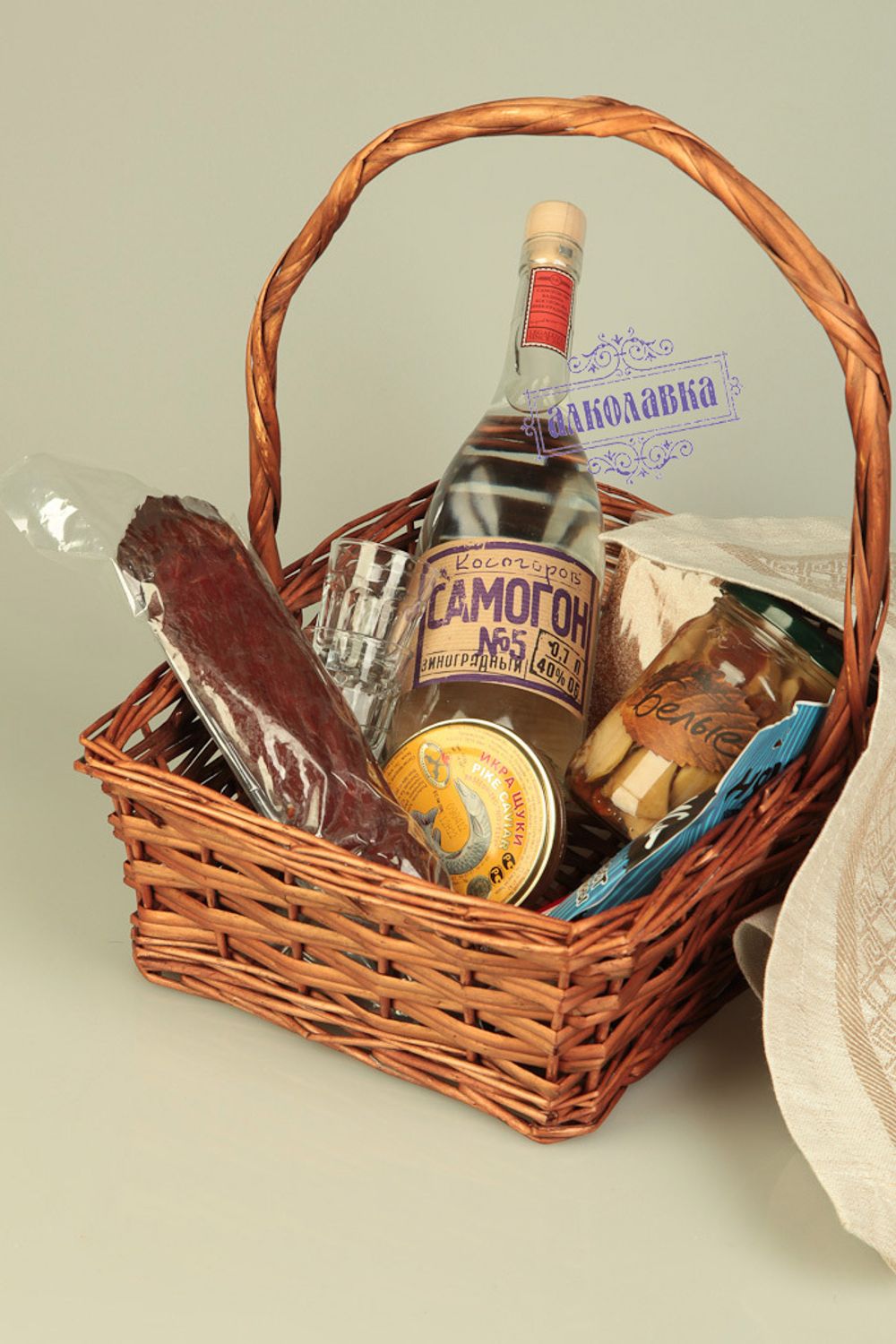 ПОДАРОЧНЫЙ НАБОР. КОСОГОРОВ САМОГОН И КОРЗИНА С ЗАКУСКАМИ.