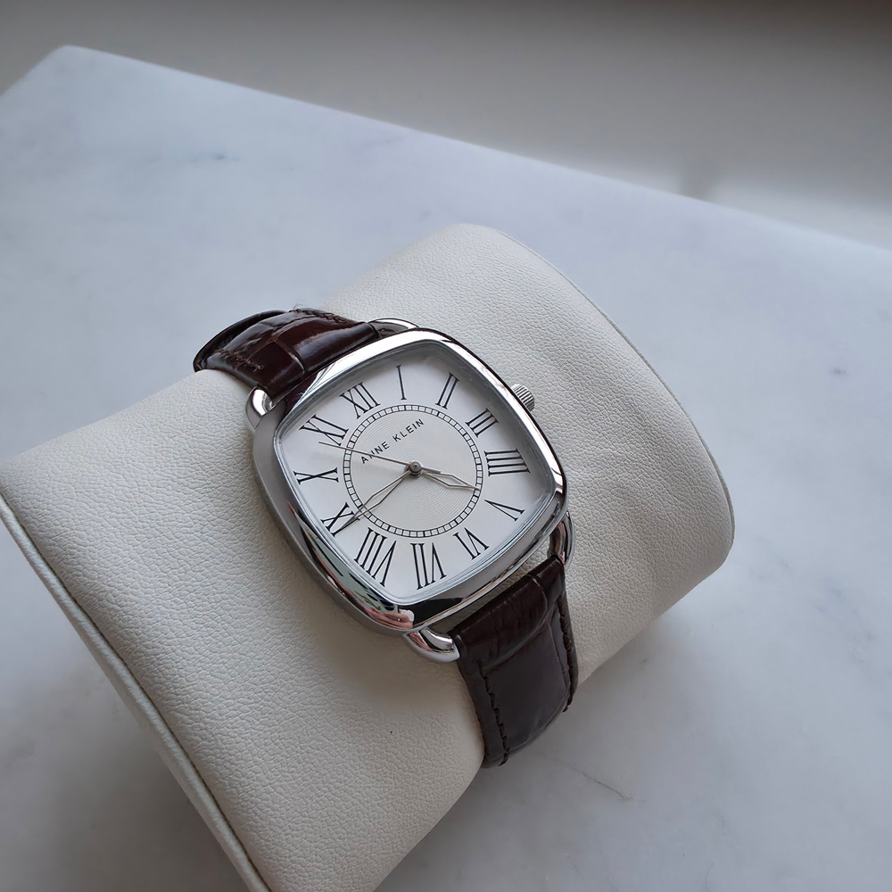 Часы Anne Klein на кожаном ремешке
