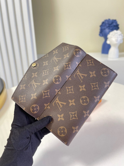 Louis Vuitton Sarah Wallet