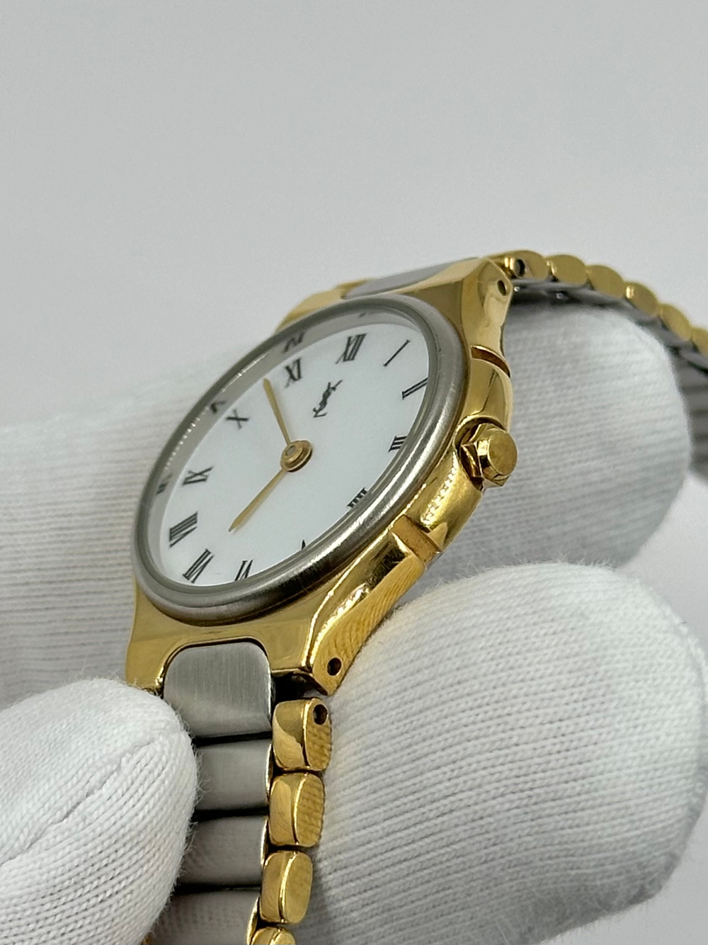 Часы Yves Saint Laurent