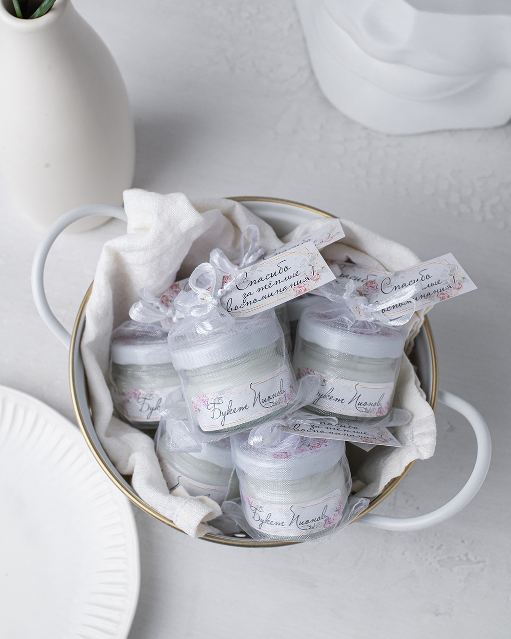 Свеча-бонбоньерка в подарок гостям