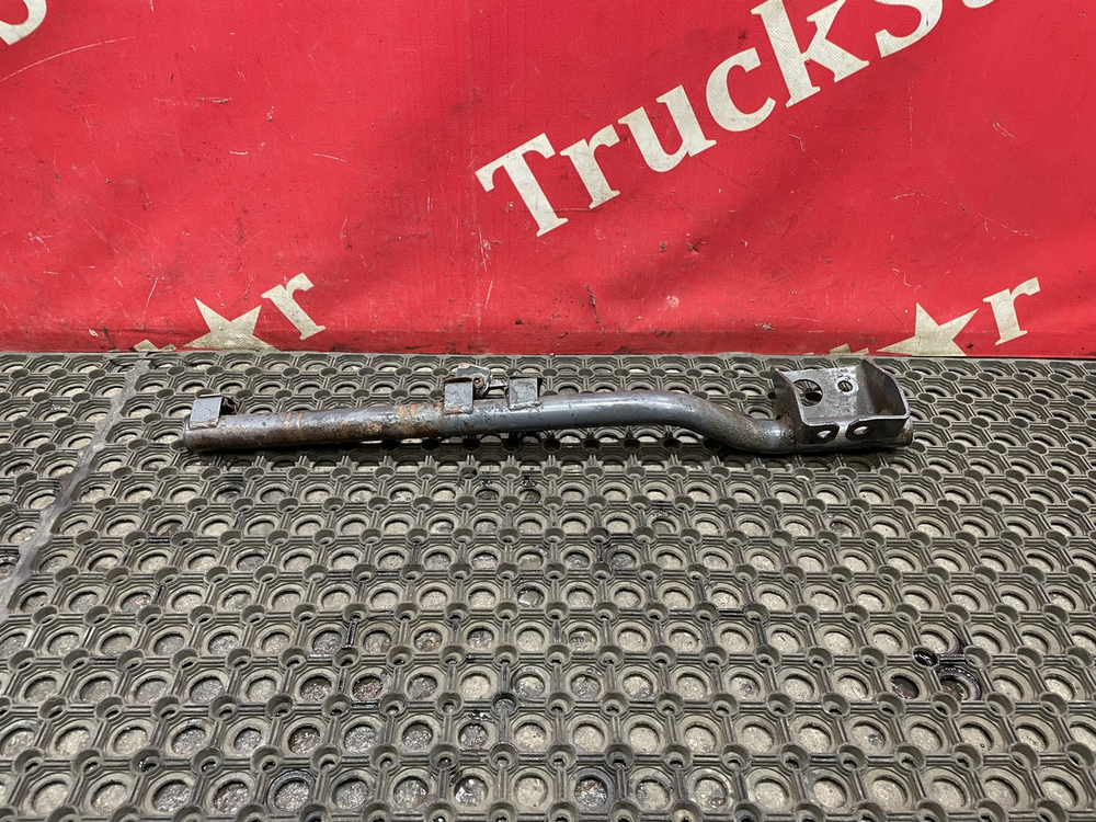 Кронштейн крыла переднего правого