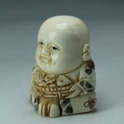 Нэцкэ Ребенок с корзиной рыбы