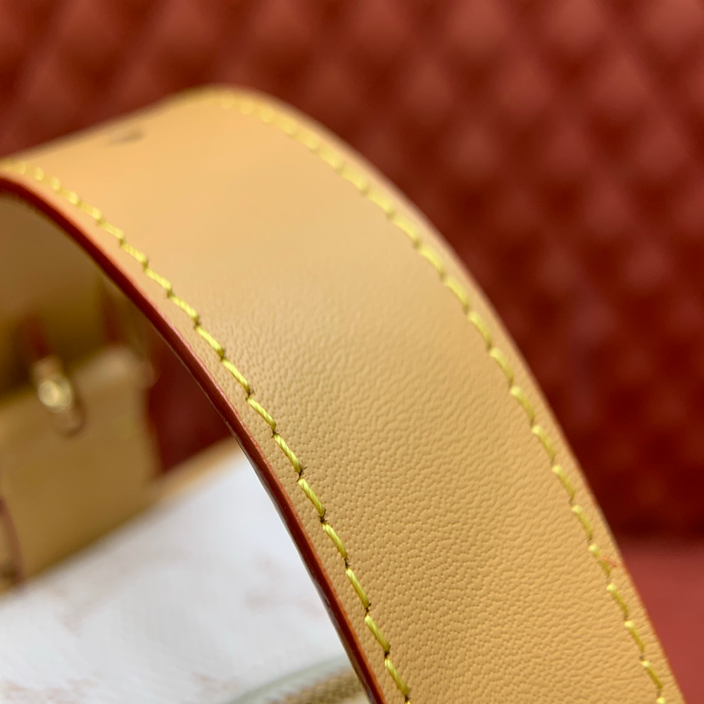 Louis Vuitton Locker Dopp Kit