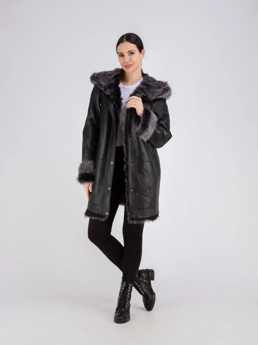 Дубленка зимняя с капюшоном натуральная оверсайз