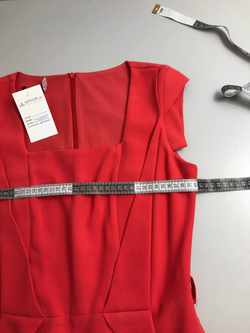 Платье лаконичное красное 42 размер