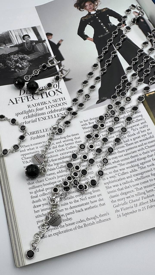 Нить с черными цирконами Bezel и ониксом, 40-45 см, оттенок серебро