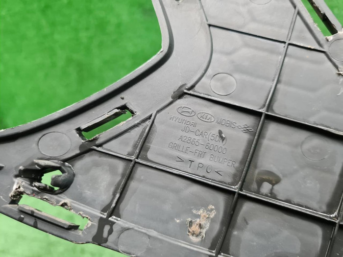 Решетка переднего бампера Kia Ceed 2 JD (12-15)