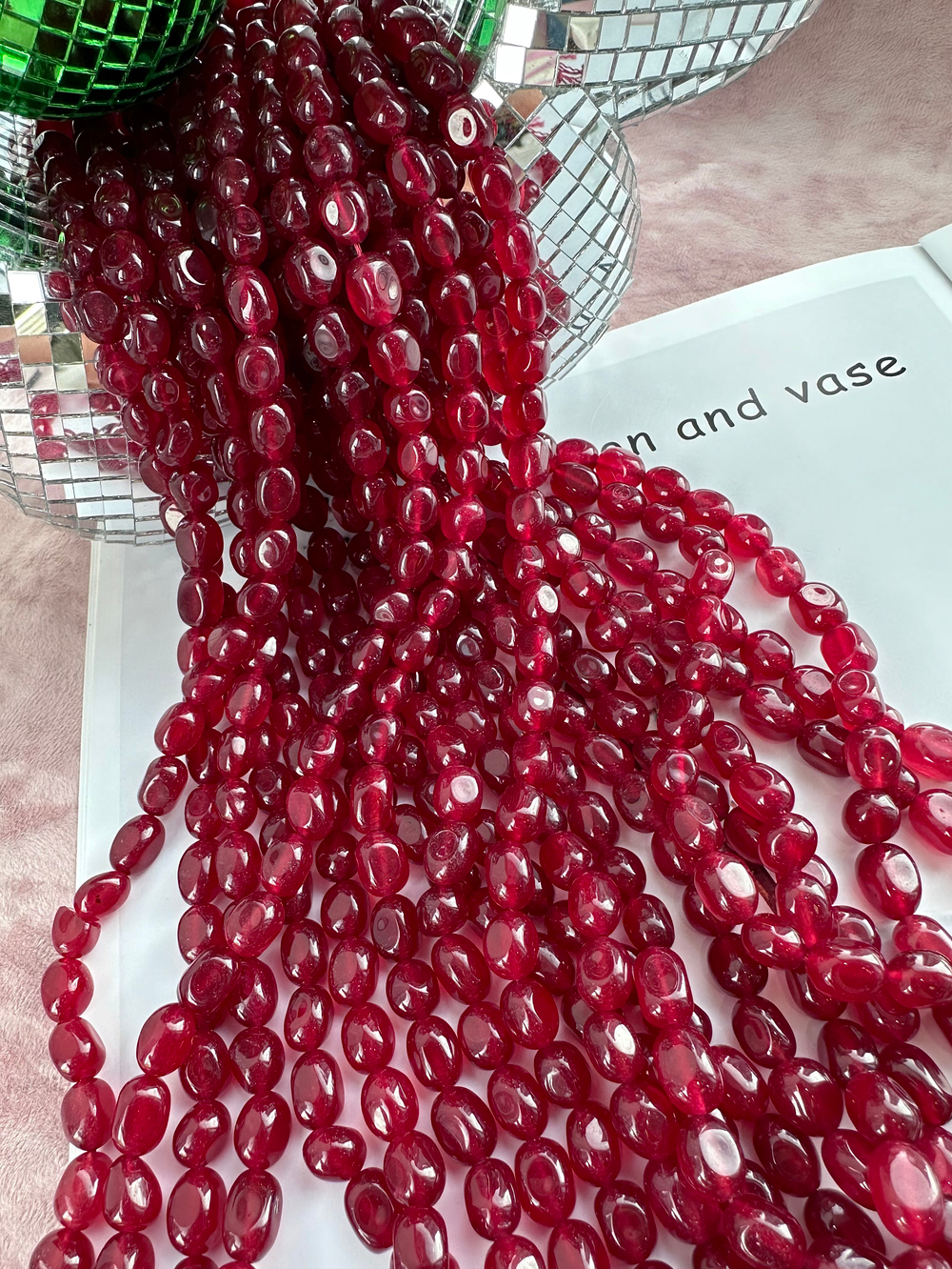 Нить бусин из тонированного кварца 7-8мм (галтовка)