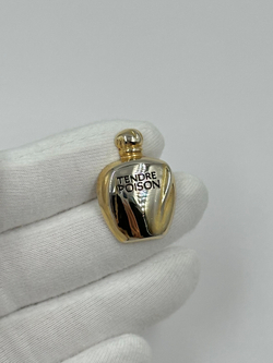 Брошь пин в виде флакона духов Tendre Poison Christian Dior