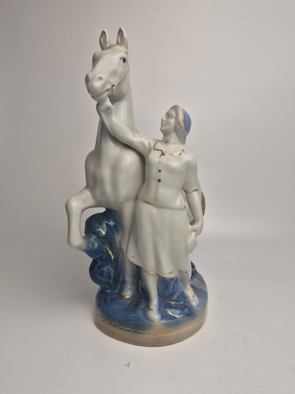 Фарфоровая статуэтка "Колхозница с конем" 1950-1960 гг.