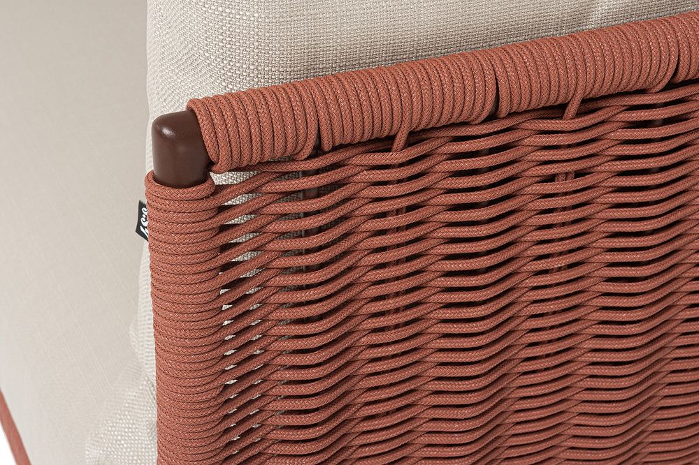 "Фиджи" диван 3-местный плетеный из роупа, каркас алюминий коричневый (RAL8016) муар, роуп красный (8372) круглый tex, ткань Mossle бежевая