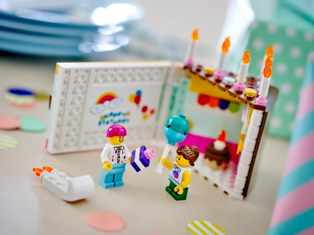 Конструктор LEGO 40641 Торт на день рождения