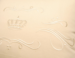 Пододеяльник 155х200 Christian Fischbacher Luxury Nights Crown 709 бежевый Швейцария фрагмент