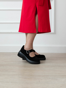 Платье спортивное с разрезами и поясом