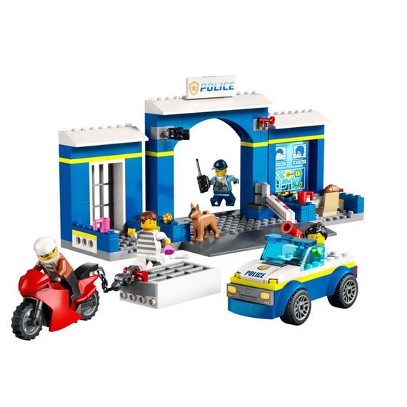 Lego konstruktor City 60370 Police Station Chase