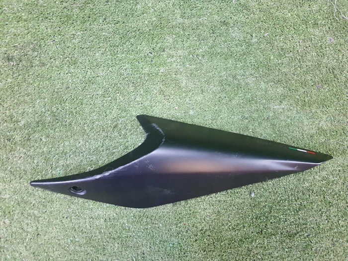 накладка хвоста левая Ducati Monster (2021-н.в.)