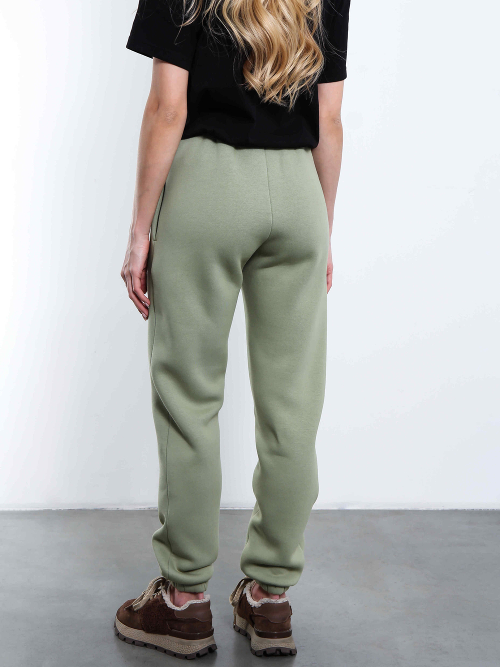 Брюки джоггеры женские олива с начесом