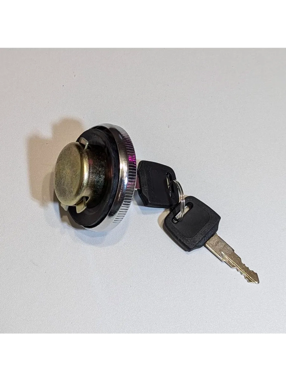 - Пробка бензобака Delta с ключом