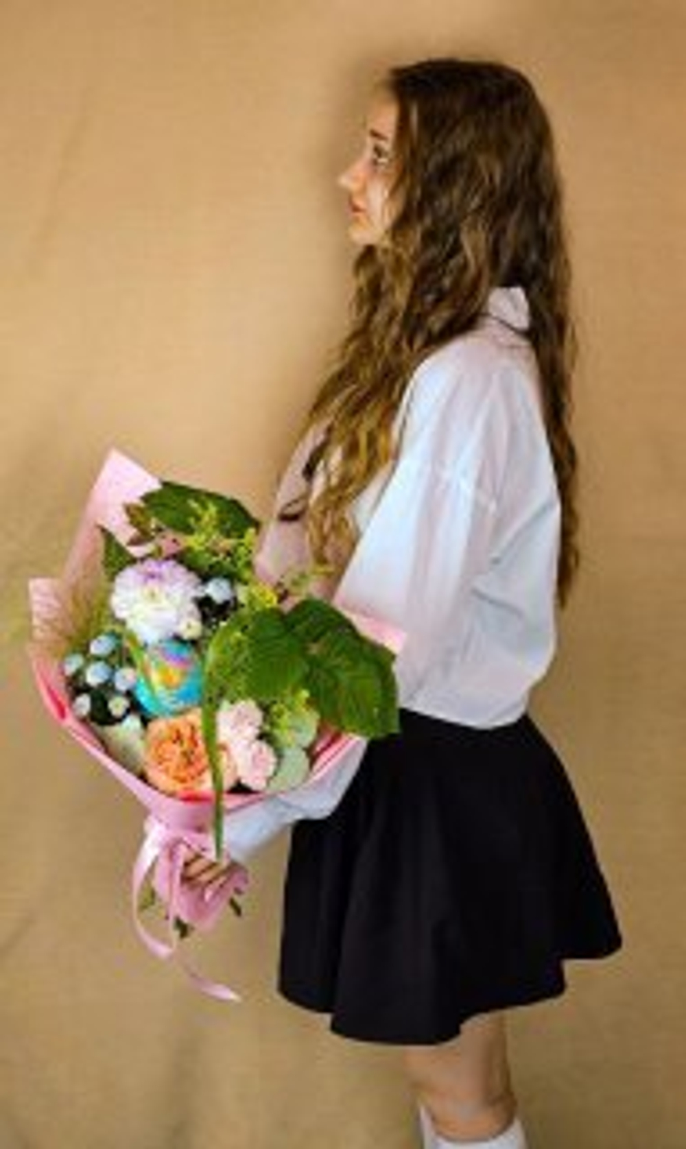 Стильный нежный букет для учителя с тематическим топпером Глобус. Школьная коллекция . (411)
