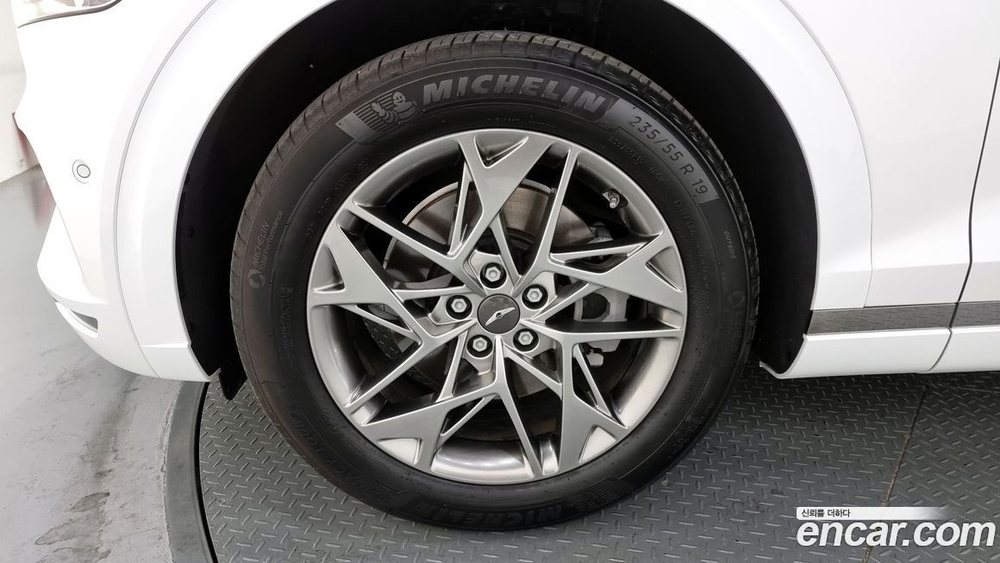 Genesis GV70 2.5T Бензин 2WD (01.2022)