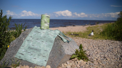 Тубус картонный с жестяной крышкой, фирменный. Для малой кружки например