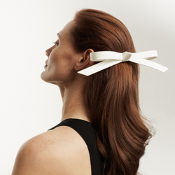 Заколка-бант из белого шелка M