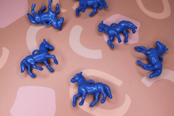 Подвеска лошадь синяя 45х42 мм акрил