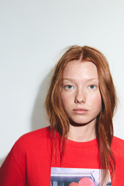 ZARA ФУТБОЛКА BOGDANKA POZNANOVIĆ ©2026, КРАСНЫЙ