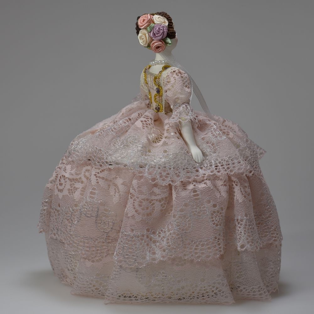 Кукла-шкатулка "Барышня на балу"