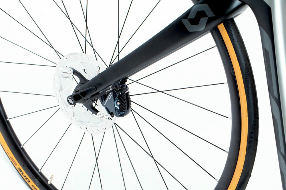 Шоссейный велосипед Scott Addict RC 15 disc (2019)