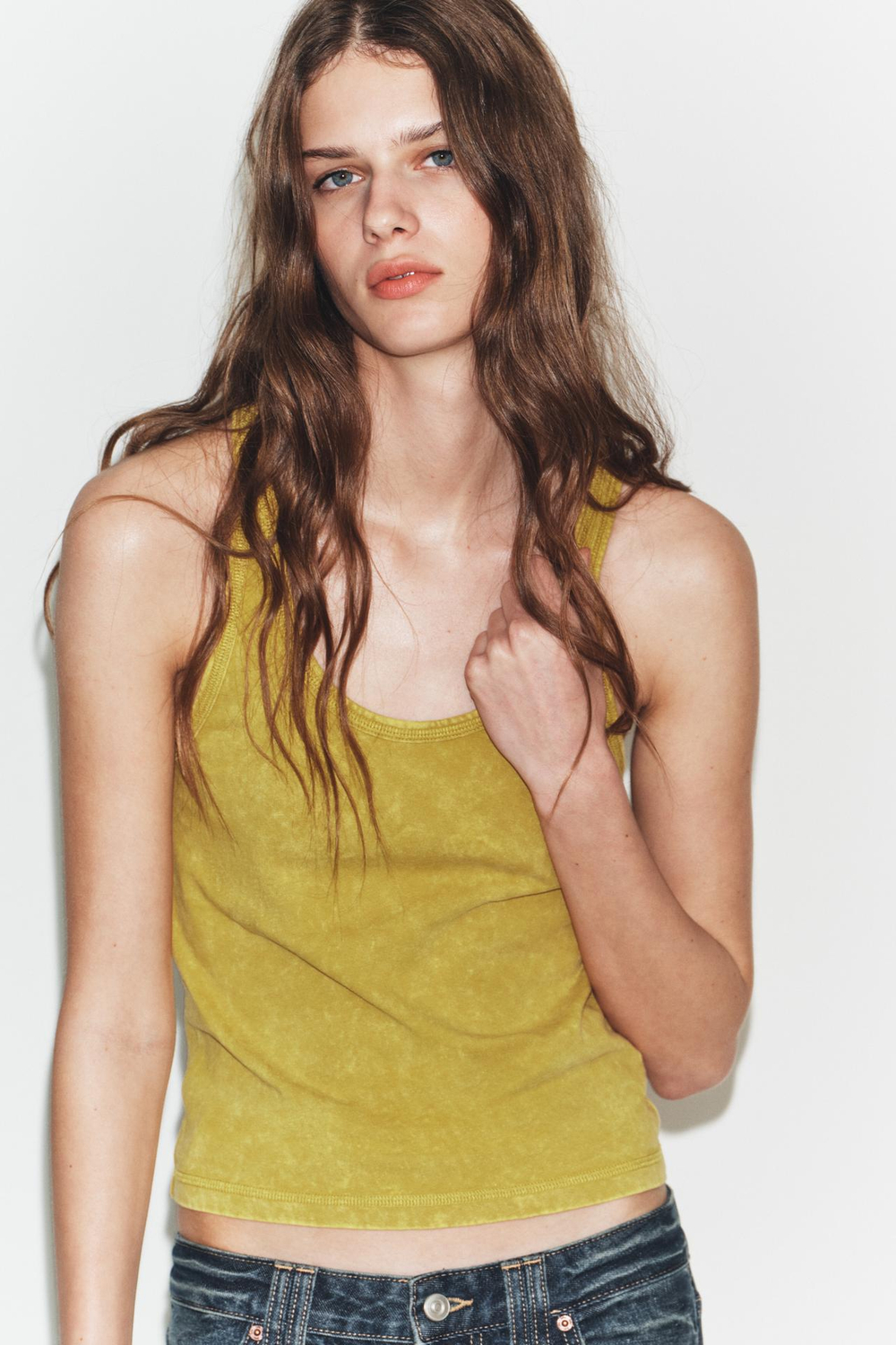 ZARA ФУТБОЛКА В СТИЛЕ РУСТИК НА БРЕТЕЛЯХ, ЛИМОННО-ЖЕЛТЫЙ