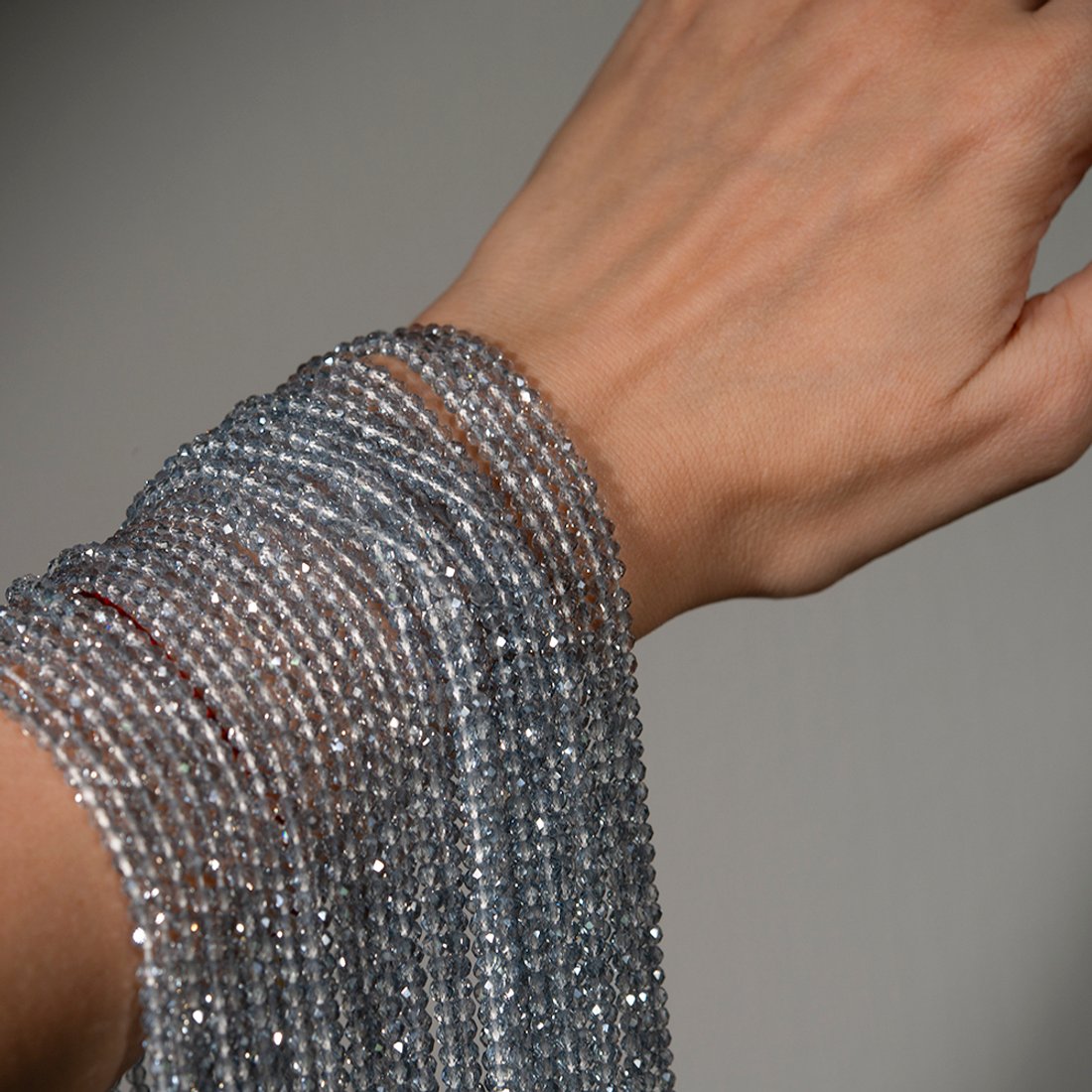 Серебристая шпинель синтетическая с покрытием, 3мм, шар, микроогранка