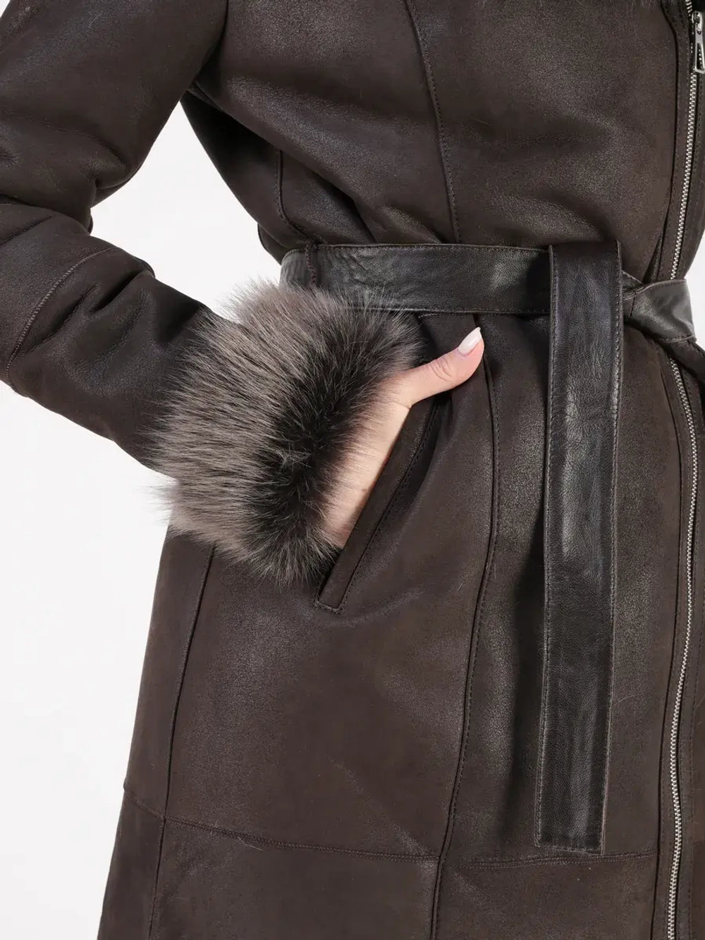 Дубленка зимняя натуральная с капюшоном