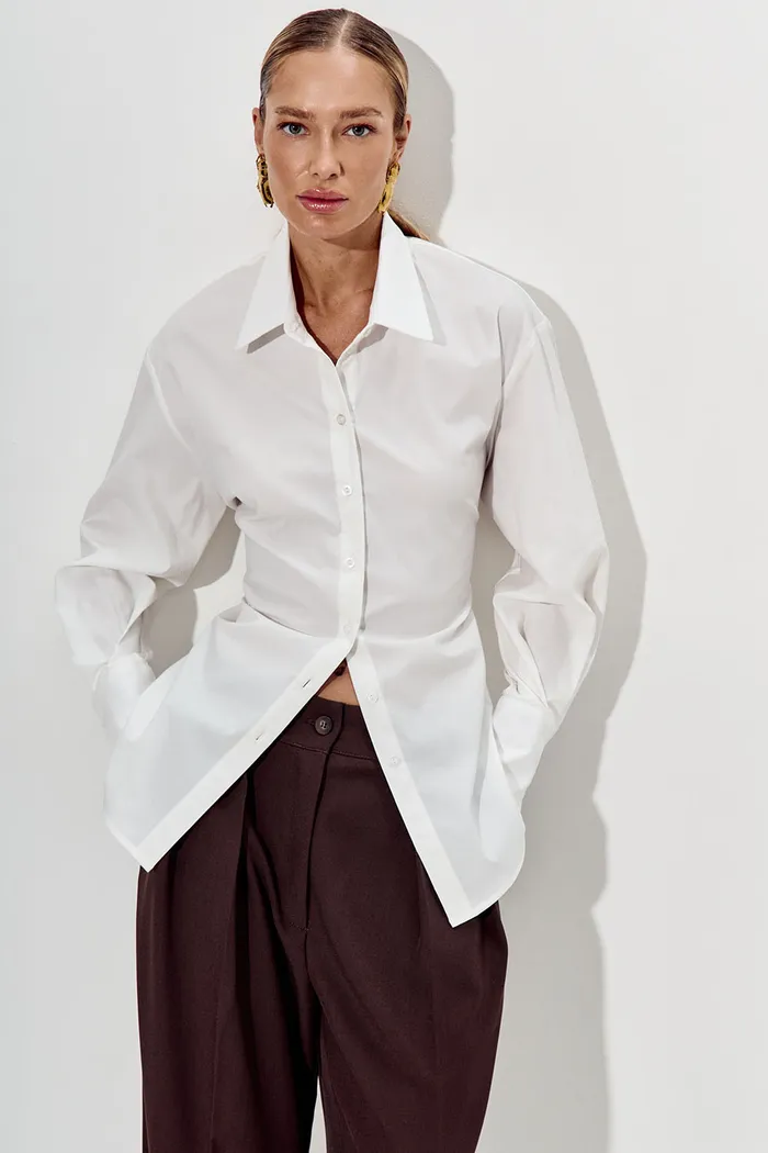 Приталенная рубашка из хлопка кремового цвета