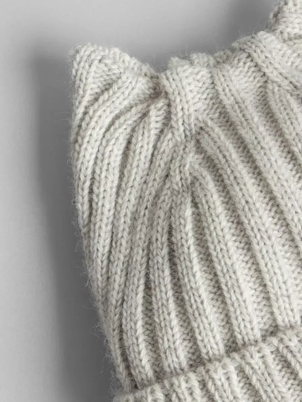 Шапка для девочки осенняя c ушками и снуд