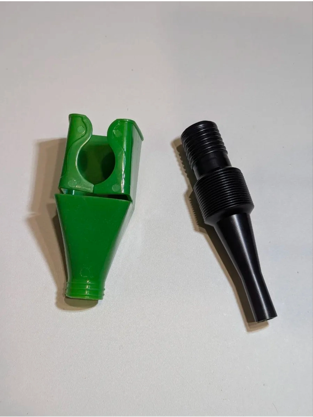 + t Воронка непроливайка для мототехники и др. Зеленая