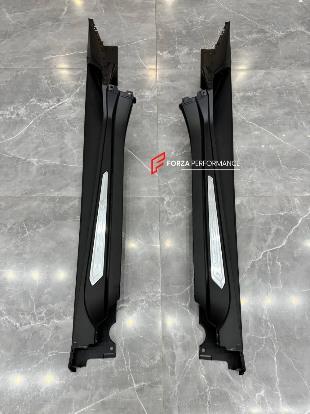 Боковые юбки на замену для Lamborghini Huracan Tecnica 2024+ в штатном стиле Ламборгини Хуракан